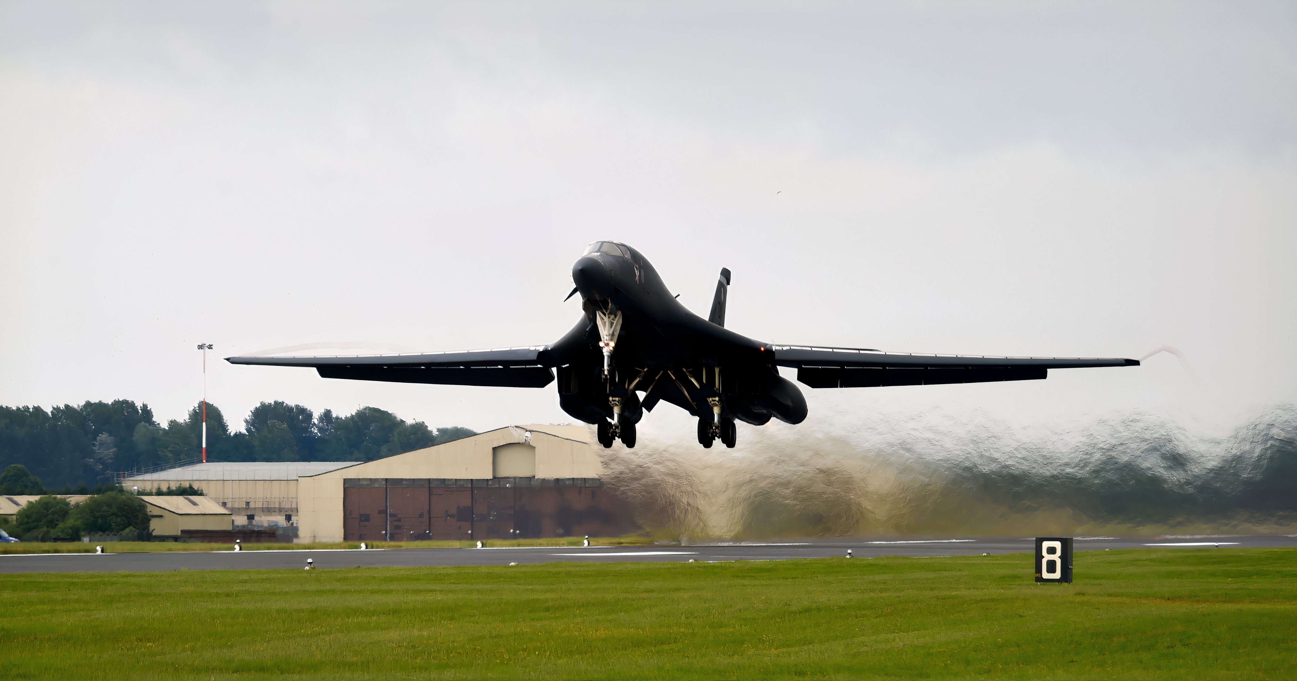 11 Miles Off: Business Jet Lands At US Bomber Base RAF Fairford By Mistake