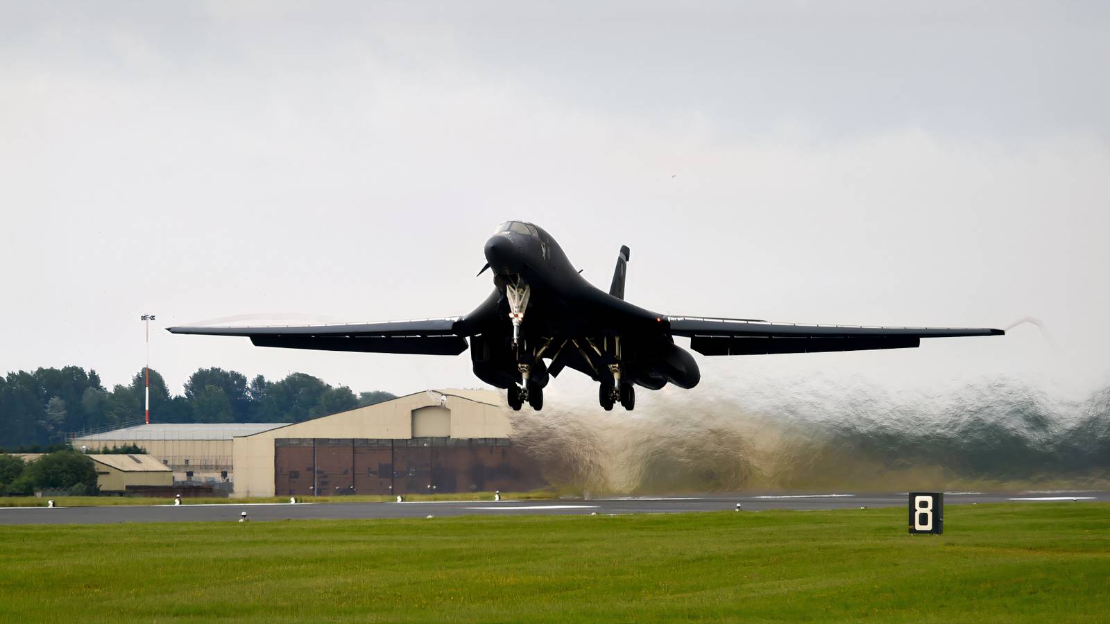 11 Miles Off: Business Jet Lands At US Bomber Base RAF Fairford By Mistake