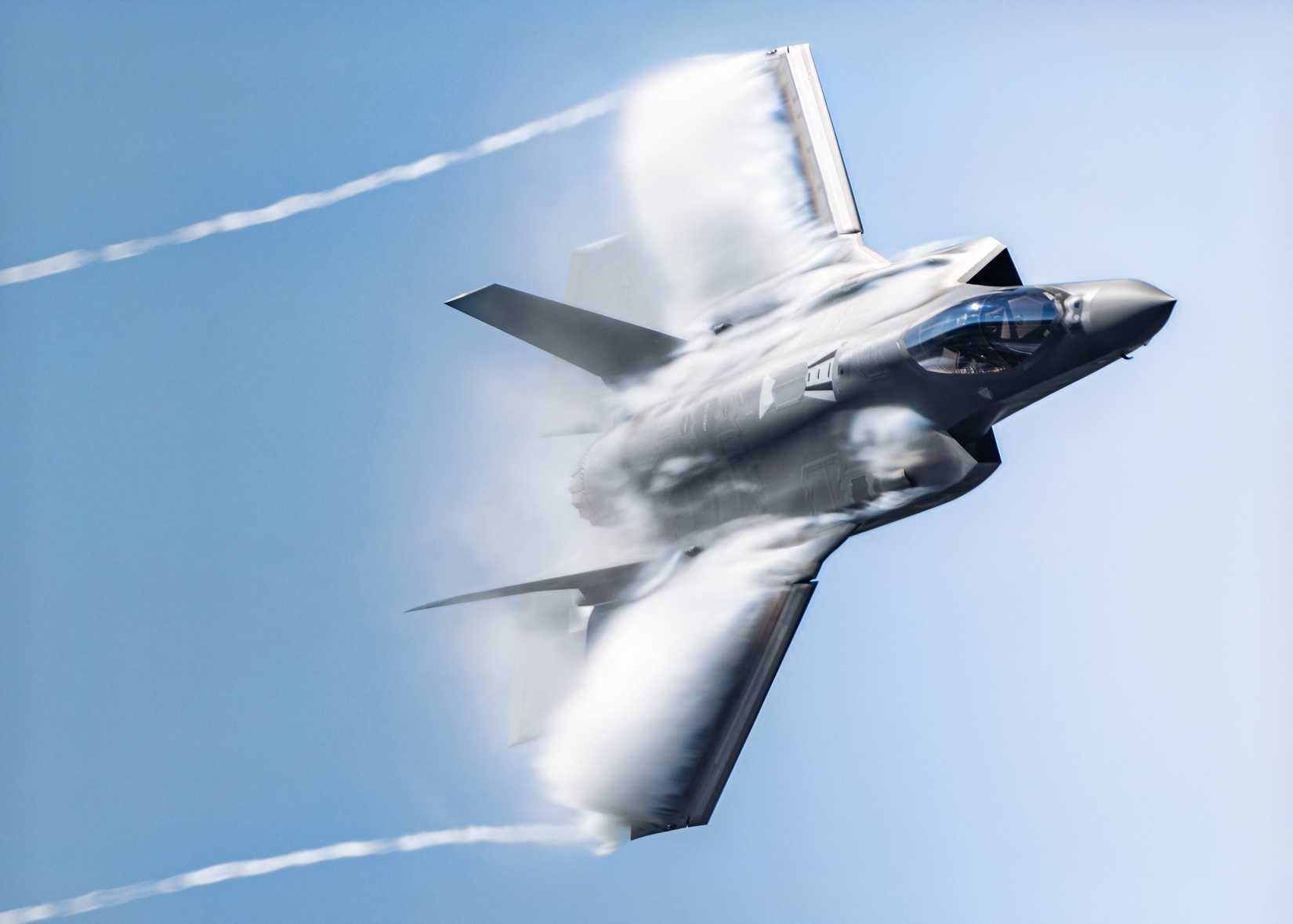 A photo of an F-35 streaking through the sky.