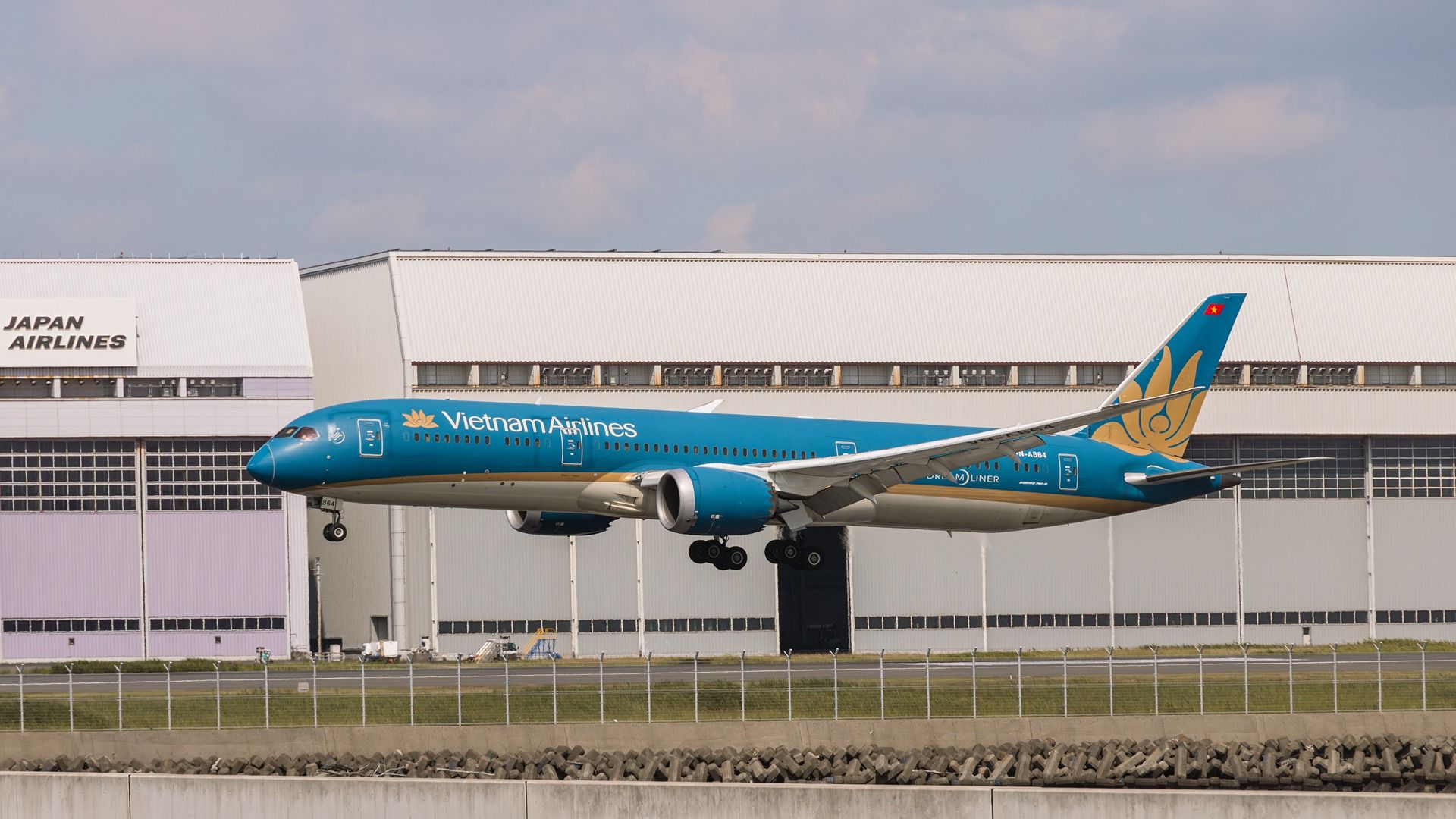 Vietnam Airlines Boeing 787-9 Damaged After Late Rotation in Munich