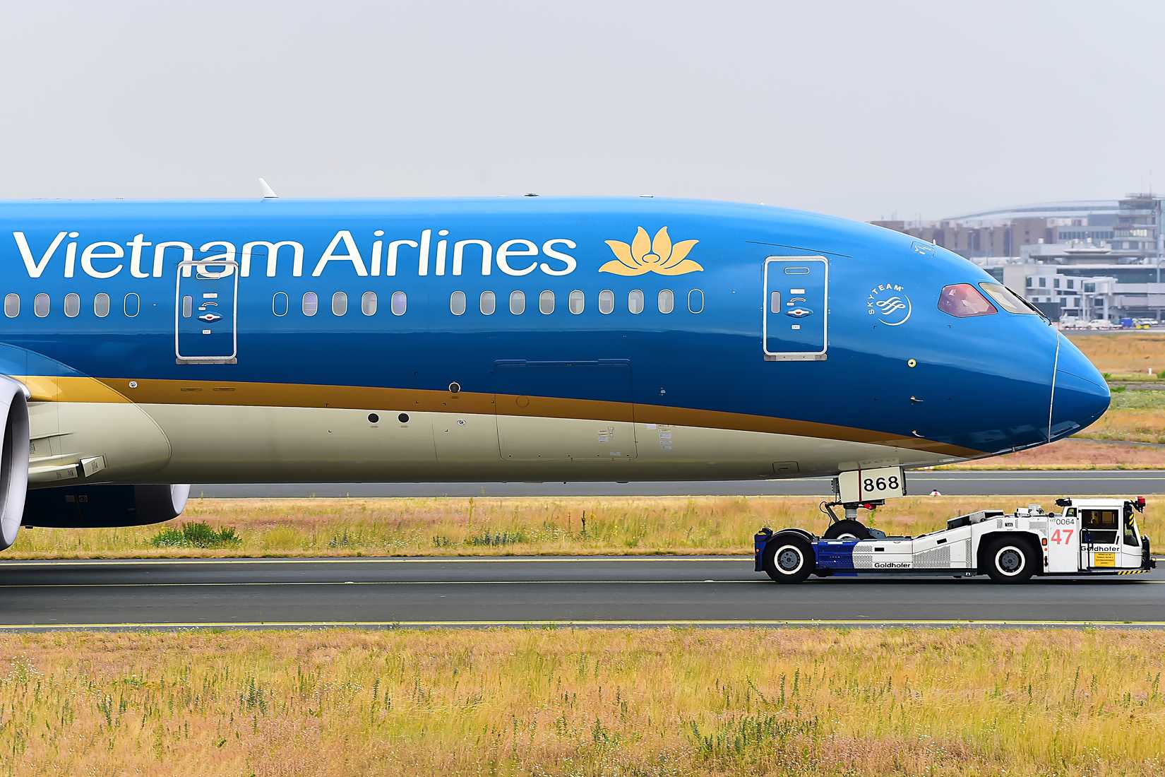 Vietnam Airlines Boeing 787-9 taxi