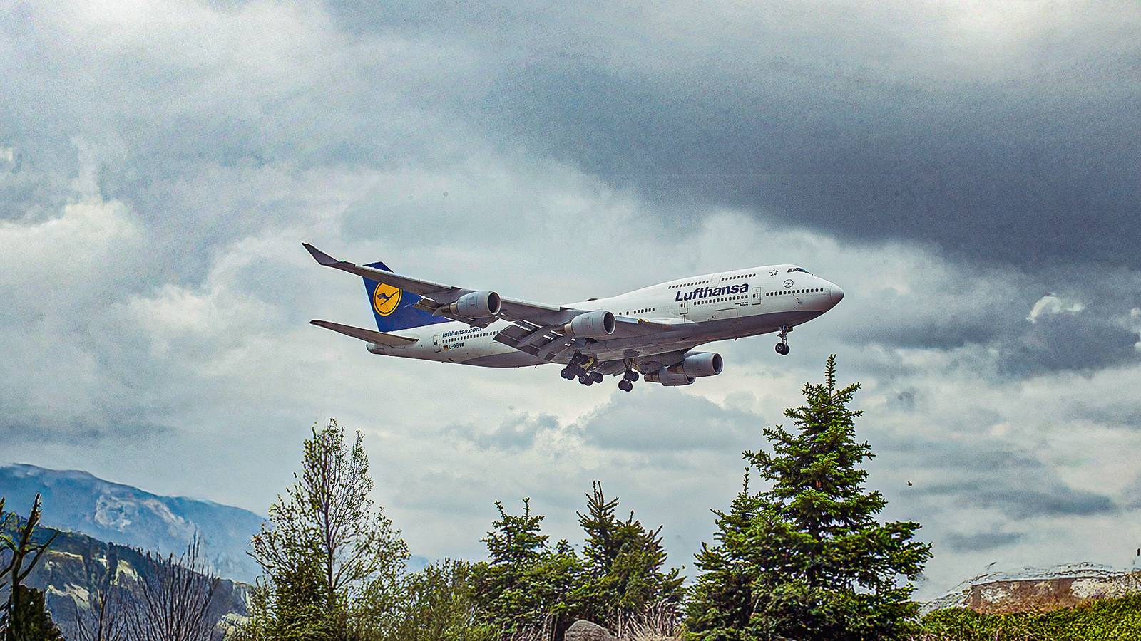 Raro: 2 Boeing 747 da Lufthansa em Manchester por Emergência Aérea