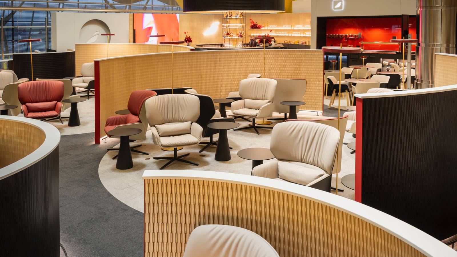 Iberia revela lounge Sorolla em Madri: 800m², suítes privativas e bar 360º