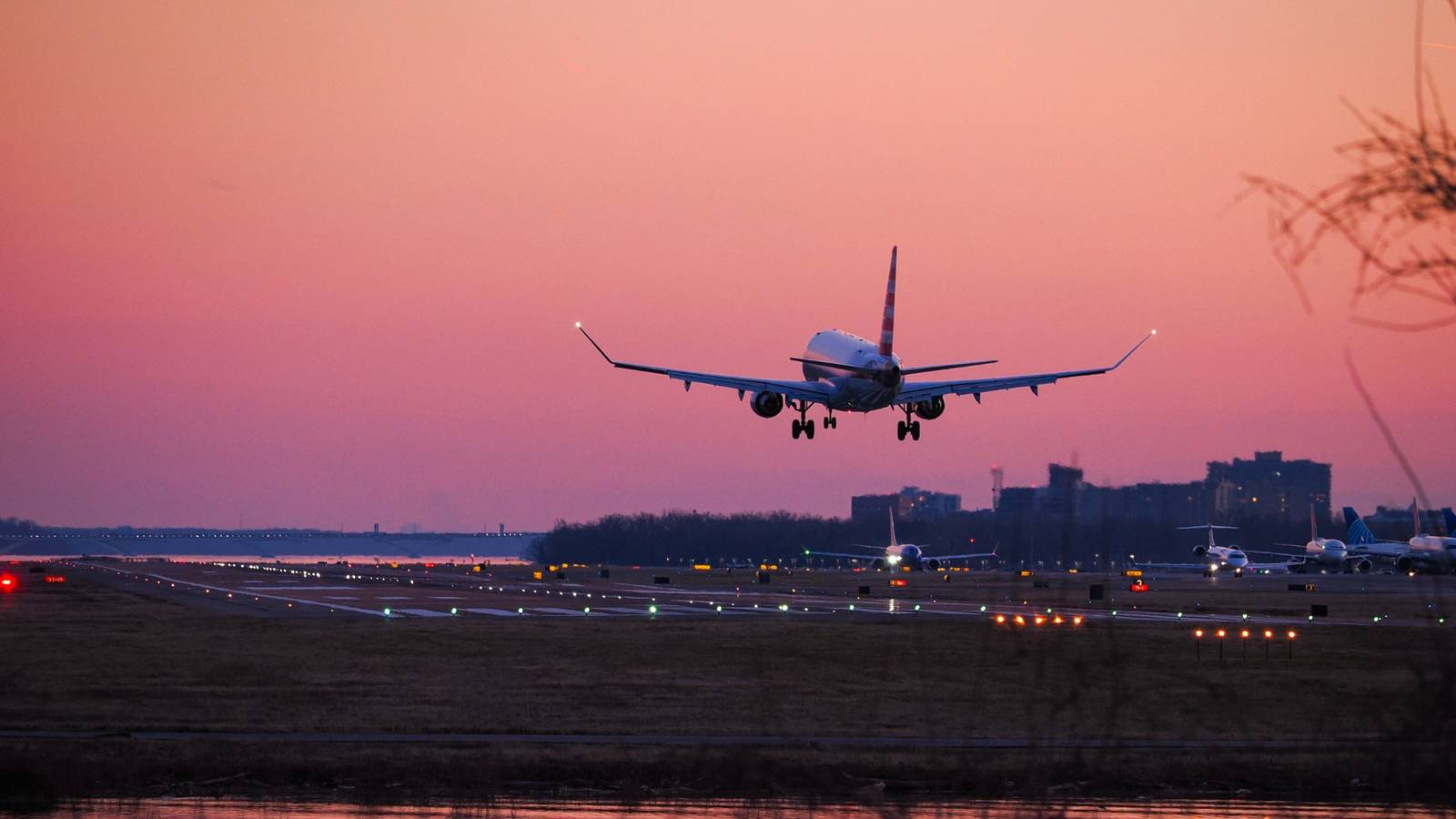 Alerta de Drone Paralisa Voos no Aeroporto de Washington por 20 Minutos