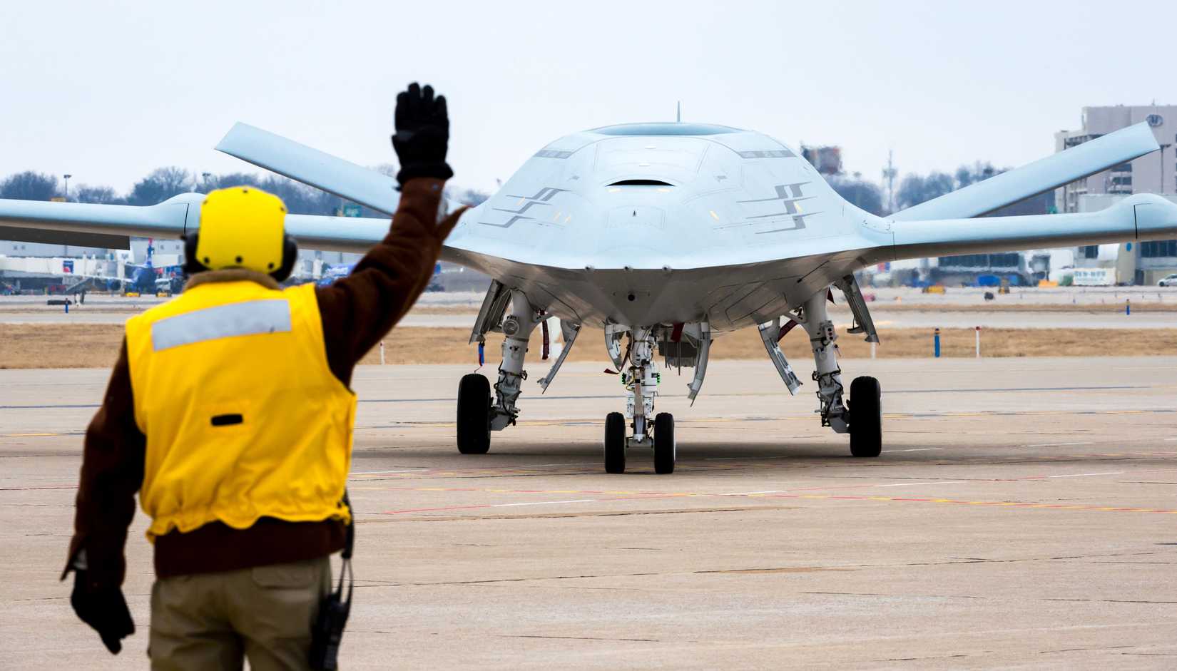 A USN WQ-25 Stingray prototype taxis.