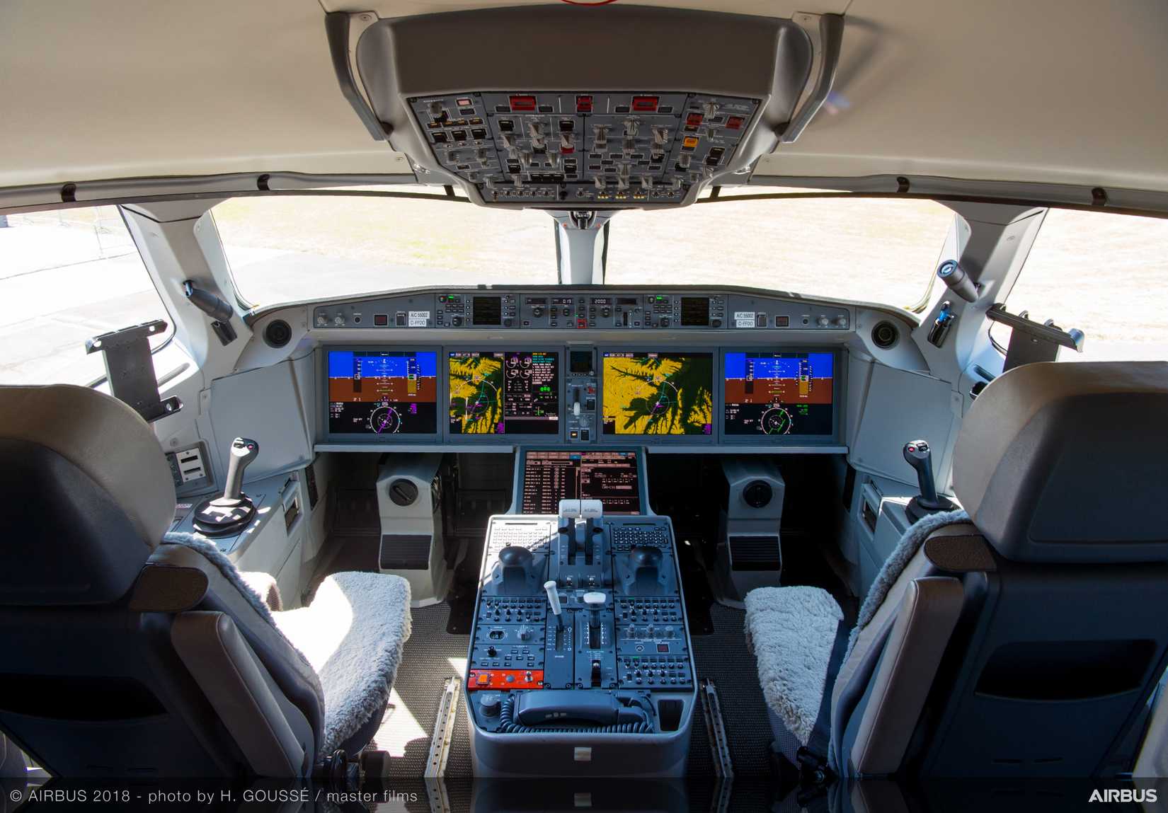 a220-jetliner-cockpit