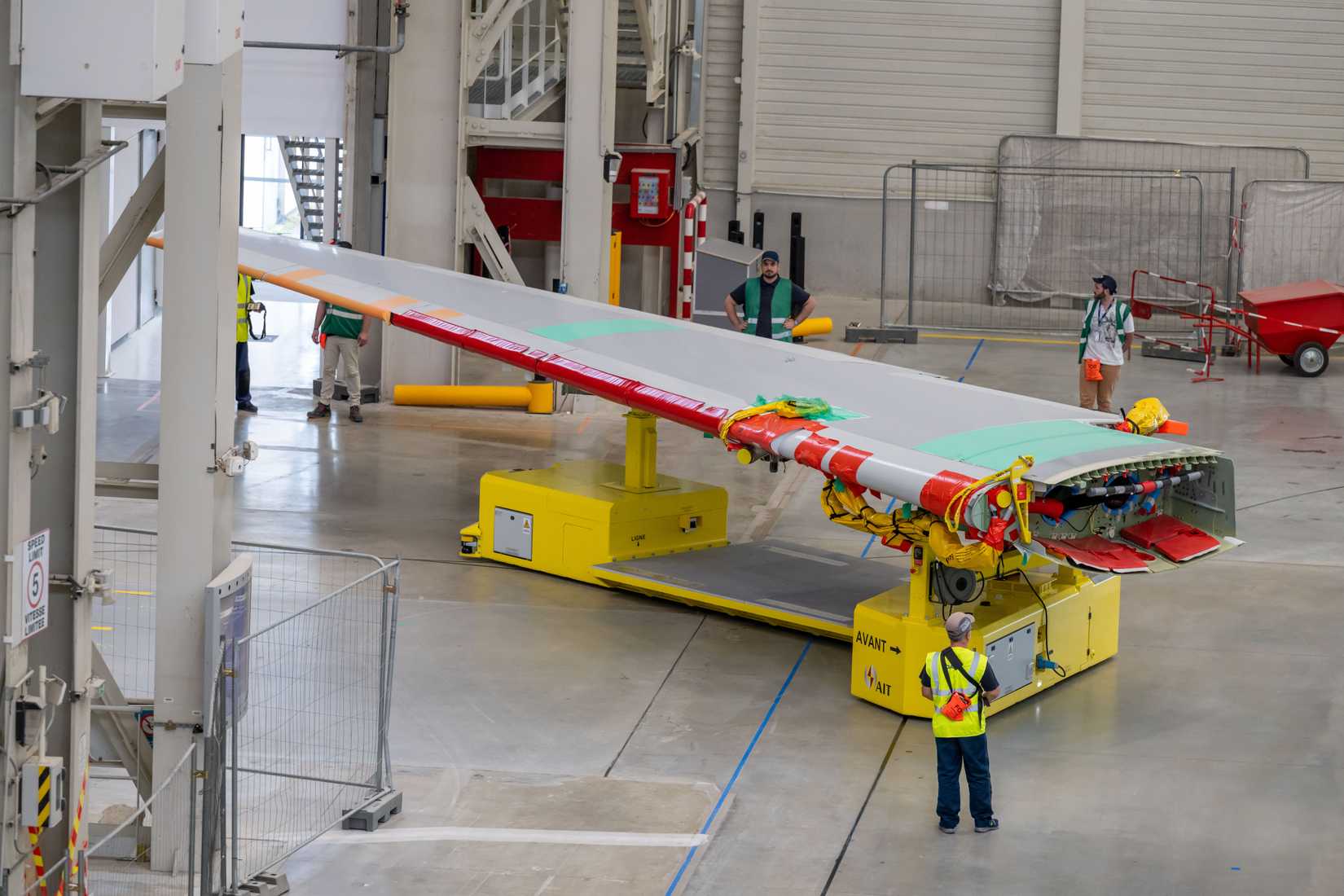 A321neo FAL wings moving
