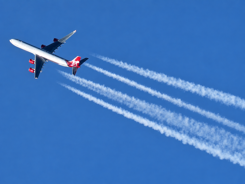 Virgin A340 Contrails