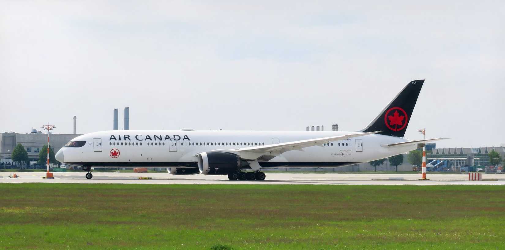 Air Canada Boeing 787-9 on the ground