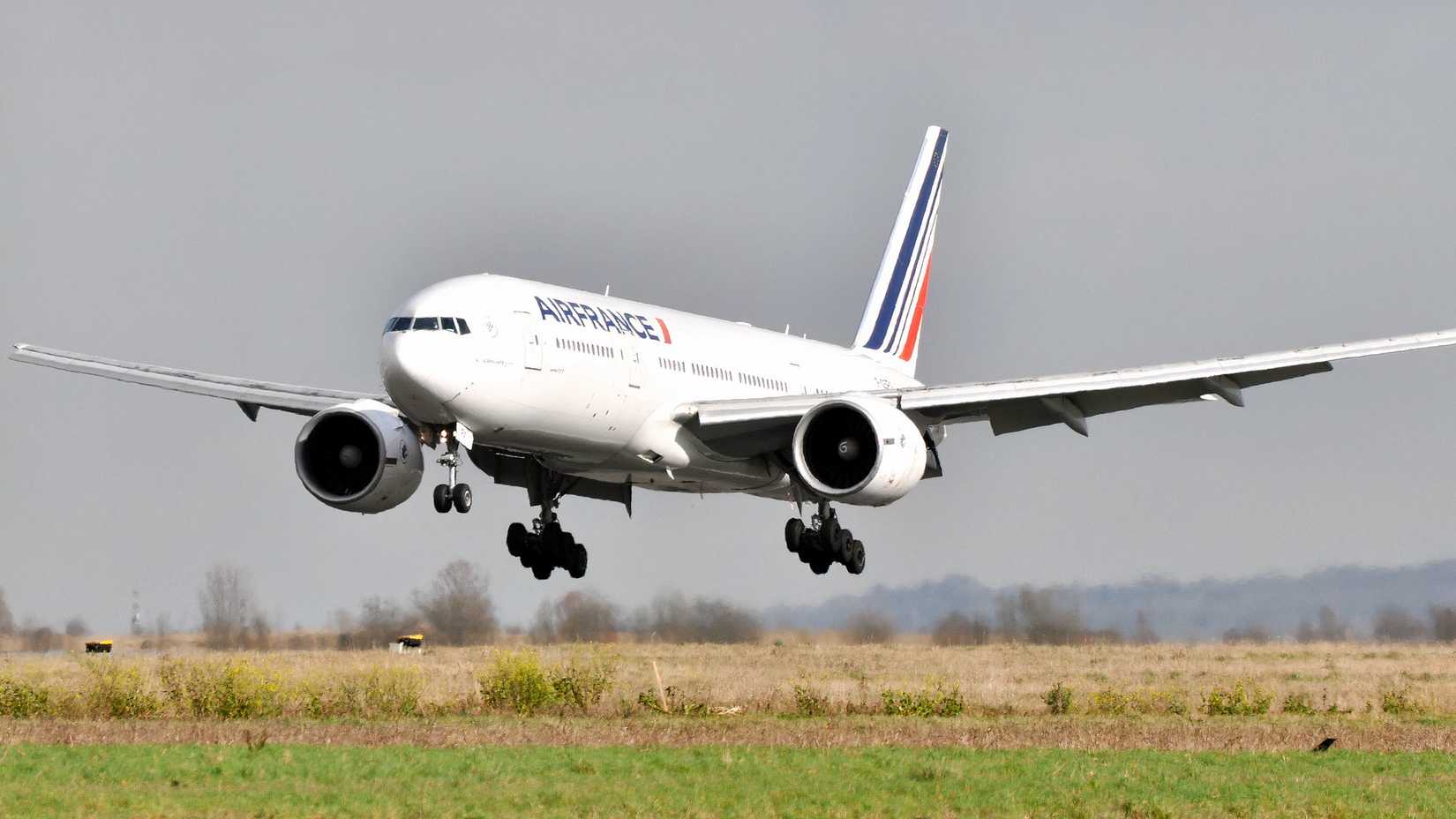Air France 777-200ER about to land