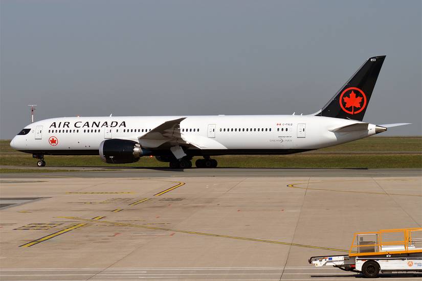 Air_Canada,_C-FVLQ,_Boeing_787-9_Dreamliner_(33754078358)