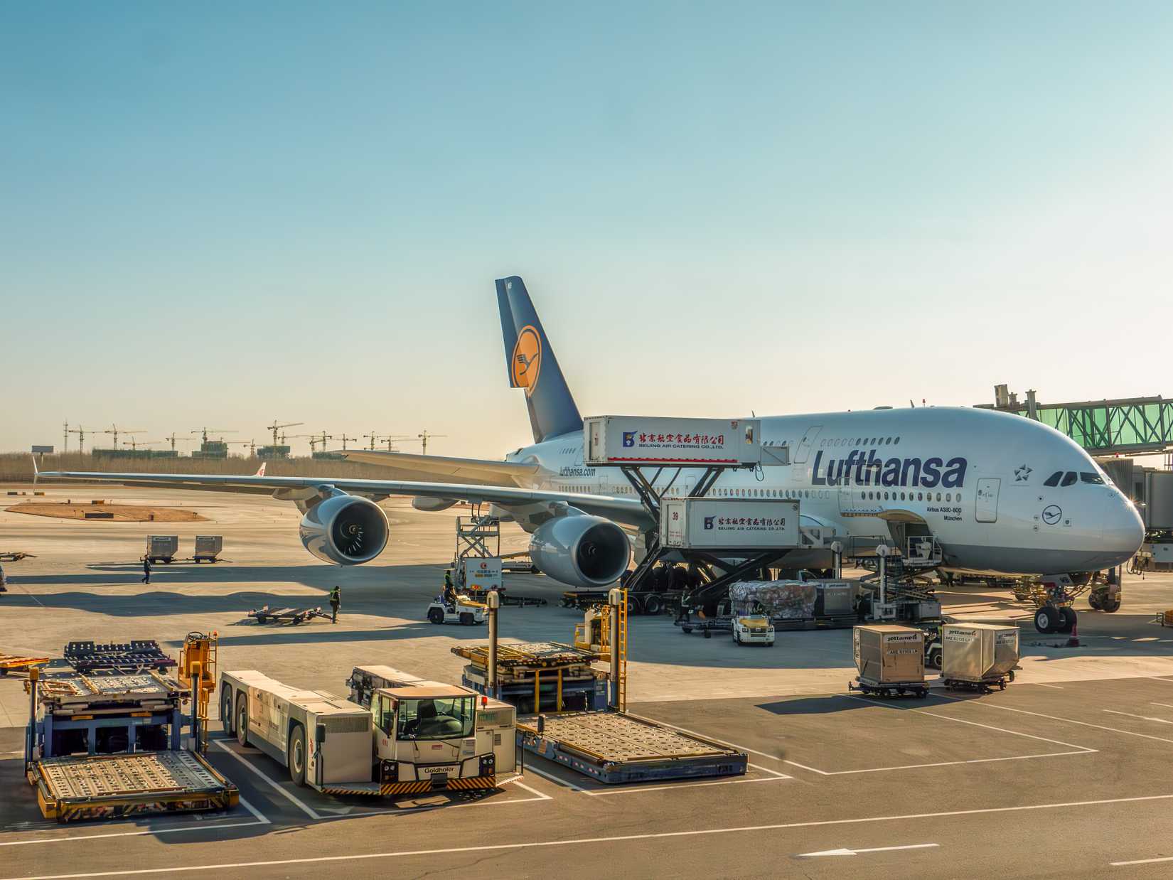 Airbus_A380_Peking_Airport-20110105-RM-103912