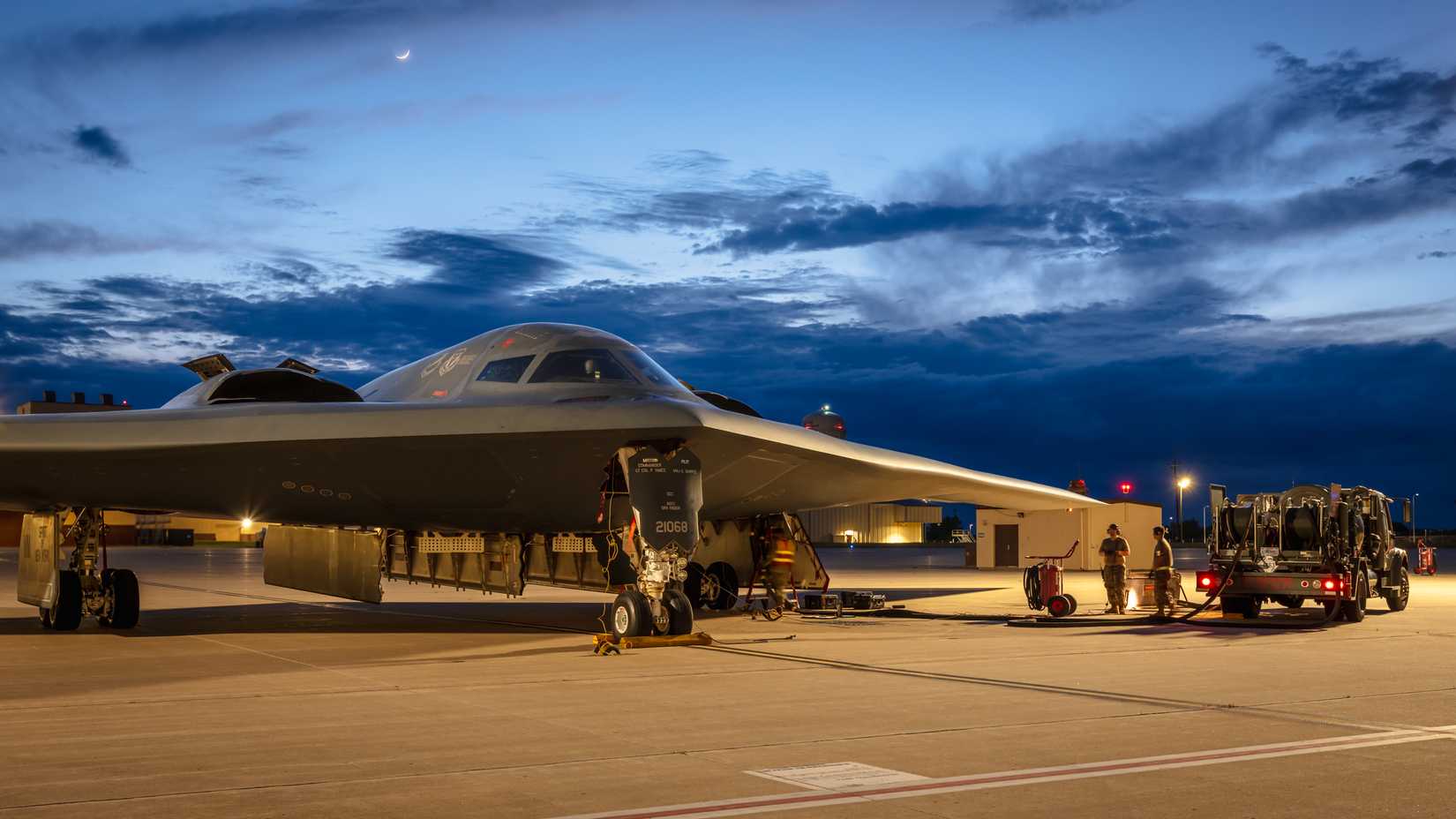 Airmen assigned to the 509th Logistics Readiness Squadron and 393rd Bomber Generation Squadron conduct hot-pit refueling for a B-2 Spirit
