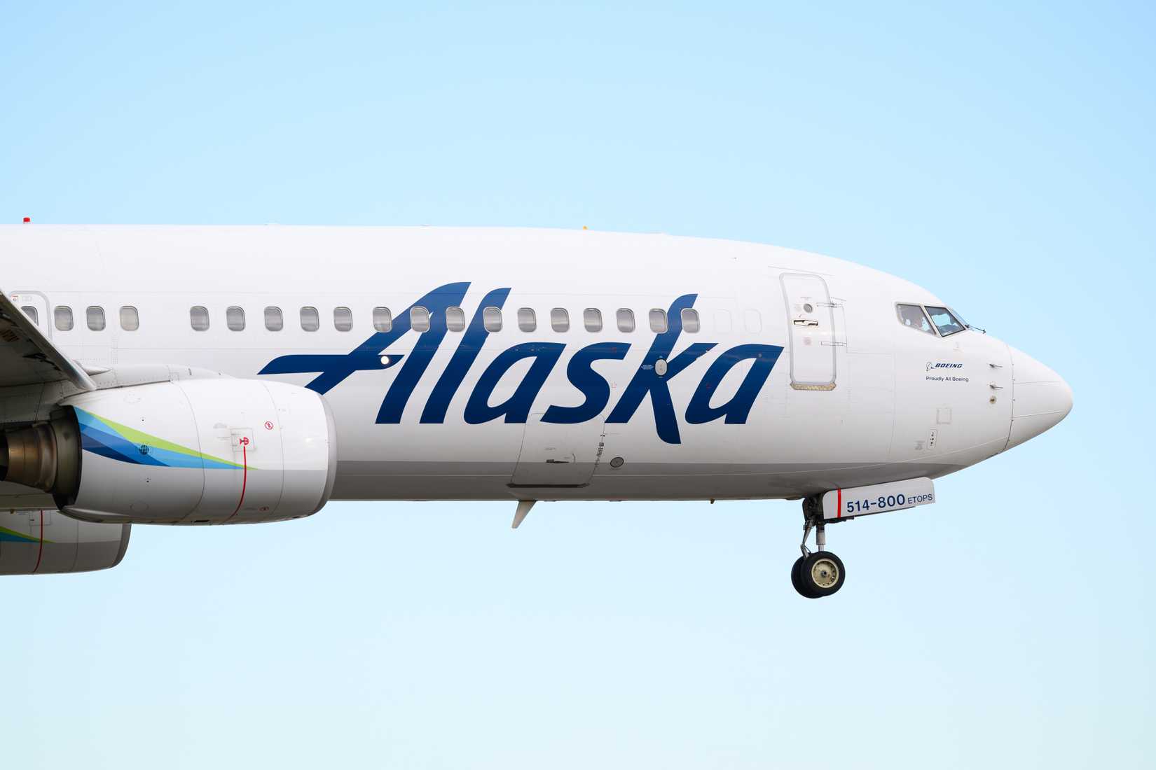 Alaska Airlines 737-800 at Everett Ian Dewar Photography