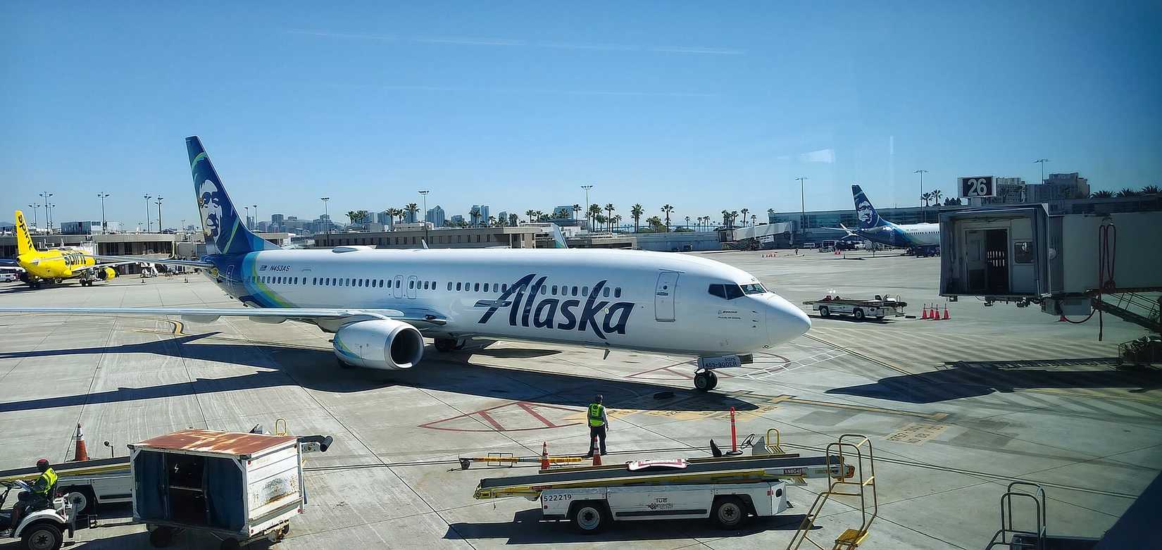Alaska Airlines Boeing 737-900ER at San Diego