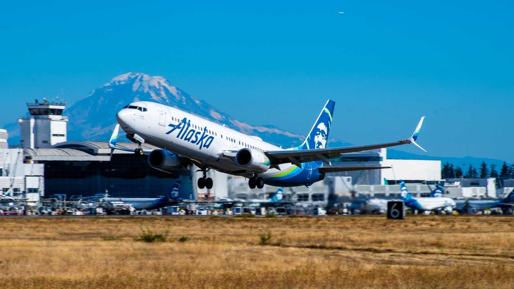 Alaska Airlines Boeing 737-900ER Lifting Off In Front of Mount Rainier, Seattle