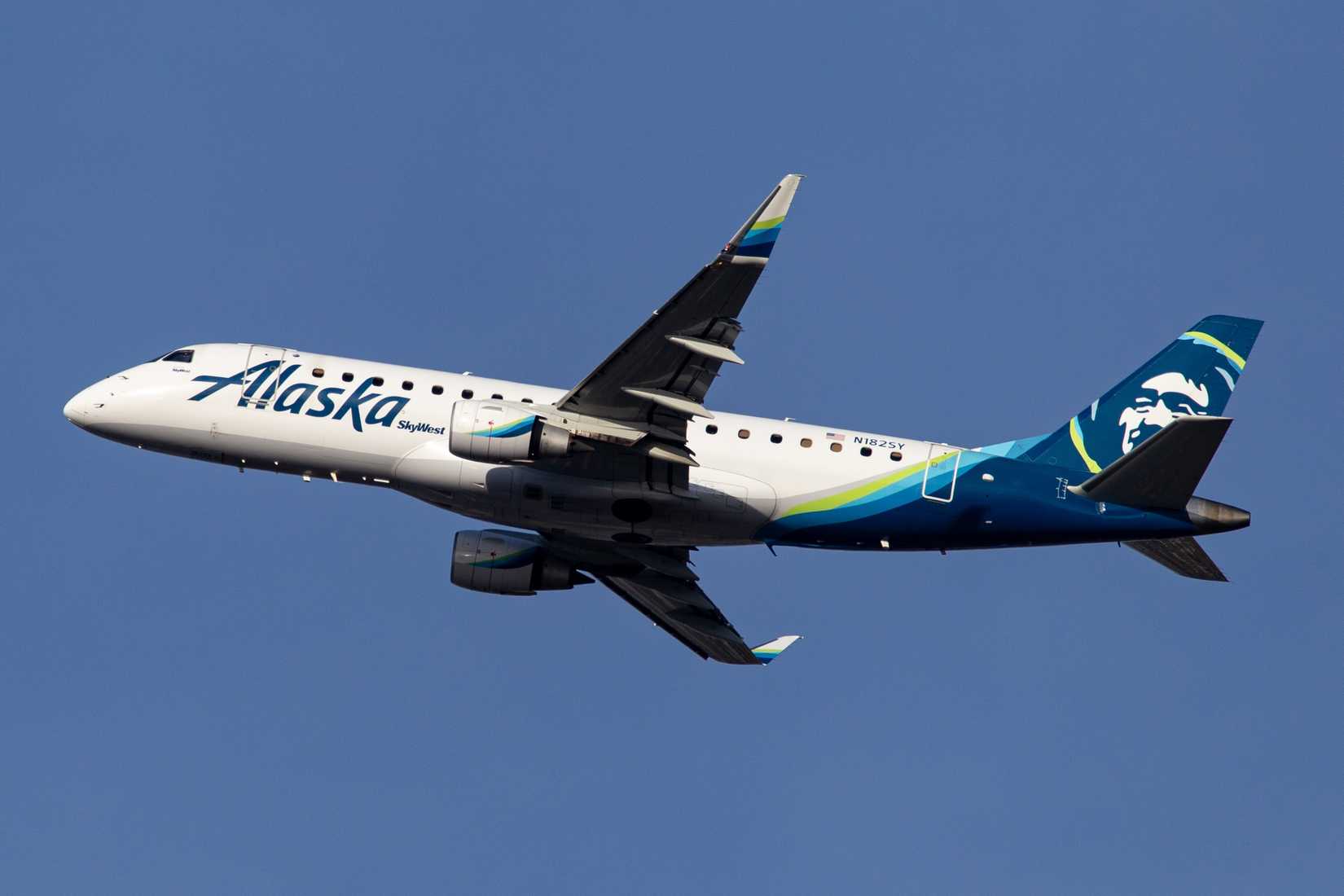 Alaska Airlines Horizon Air e175 San Jose Airport Wenjie Zheng