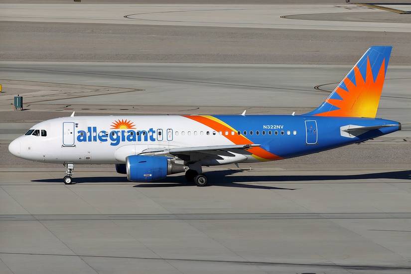 Allegiant taxiing in LAS