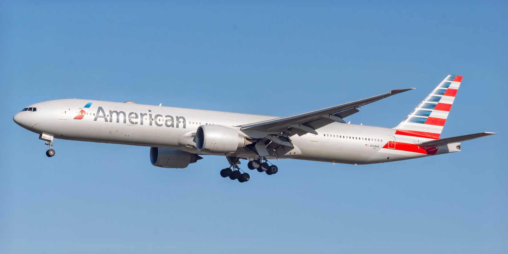 American Airlines 777-300ER on final approach