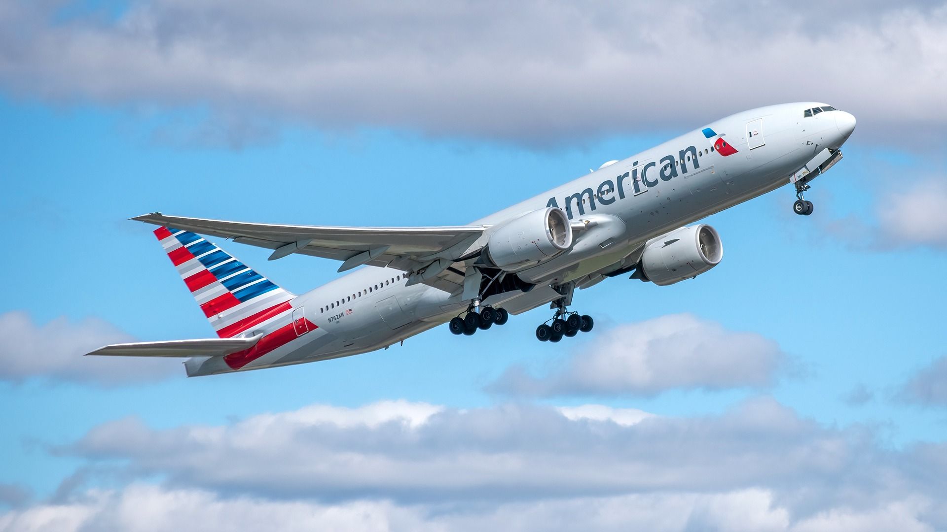 American Airlines Is Finally Restoring Full Meals 7 Months After Firing Its London Caterer