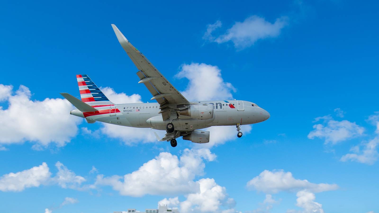 'Indecent': American Airlines Passenger Strips Naked Mid-Flight ...