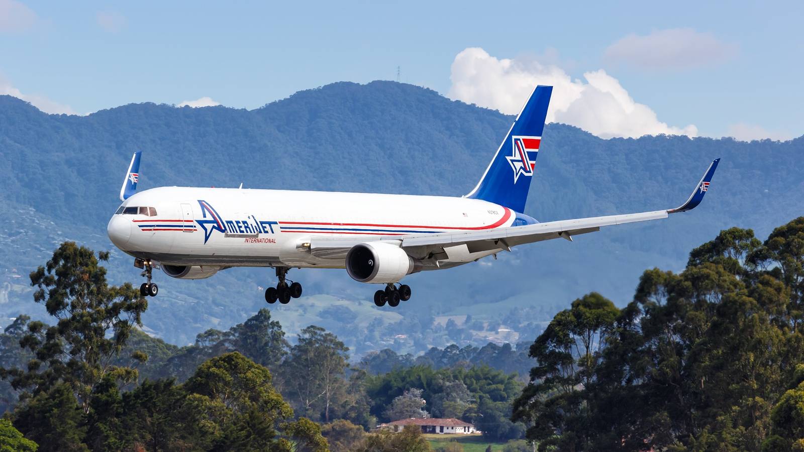 Boeing 767 da Amerijet Danificado Após Pouso Duro na Guatemala: Fuselagem Rachada