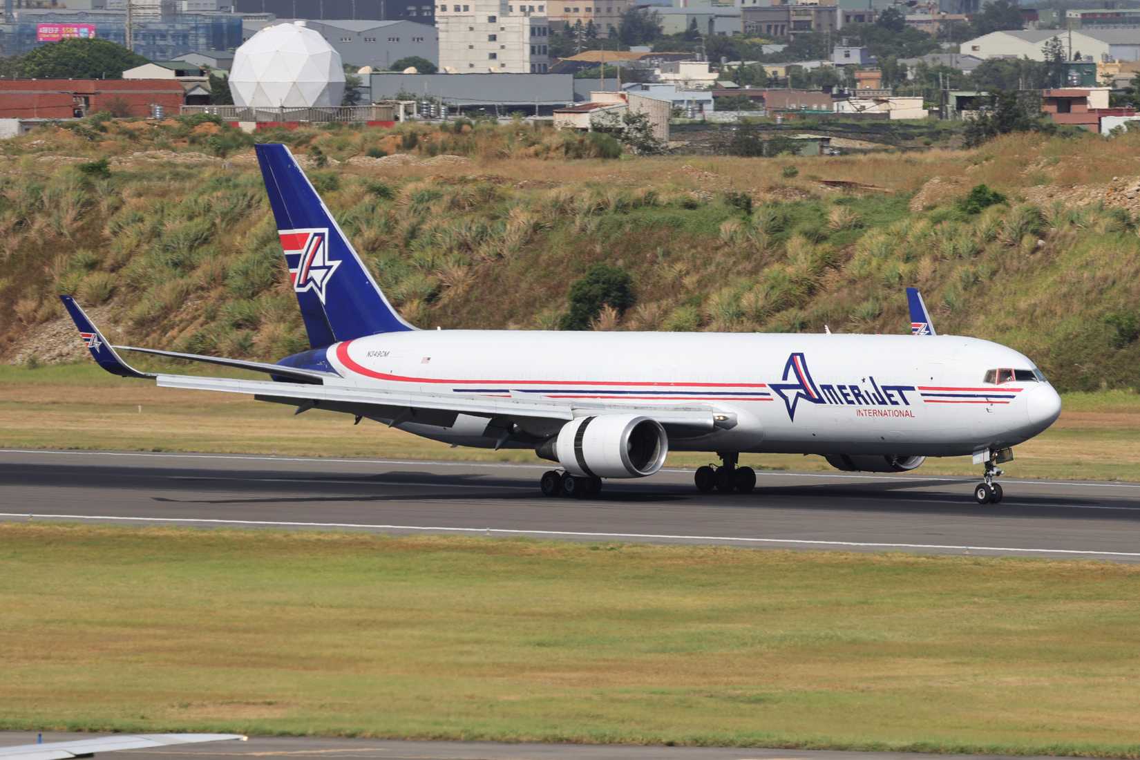 Amerijet International Boeing767-300F(N349CM)lading at Taipei MH.Chuang