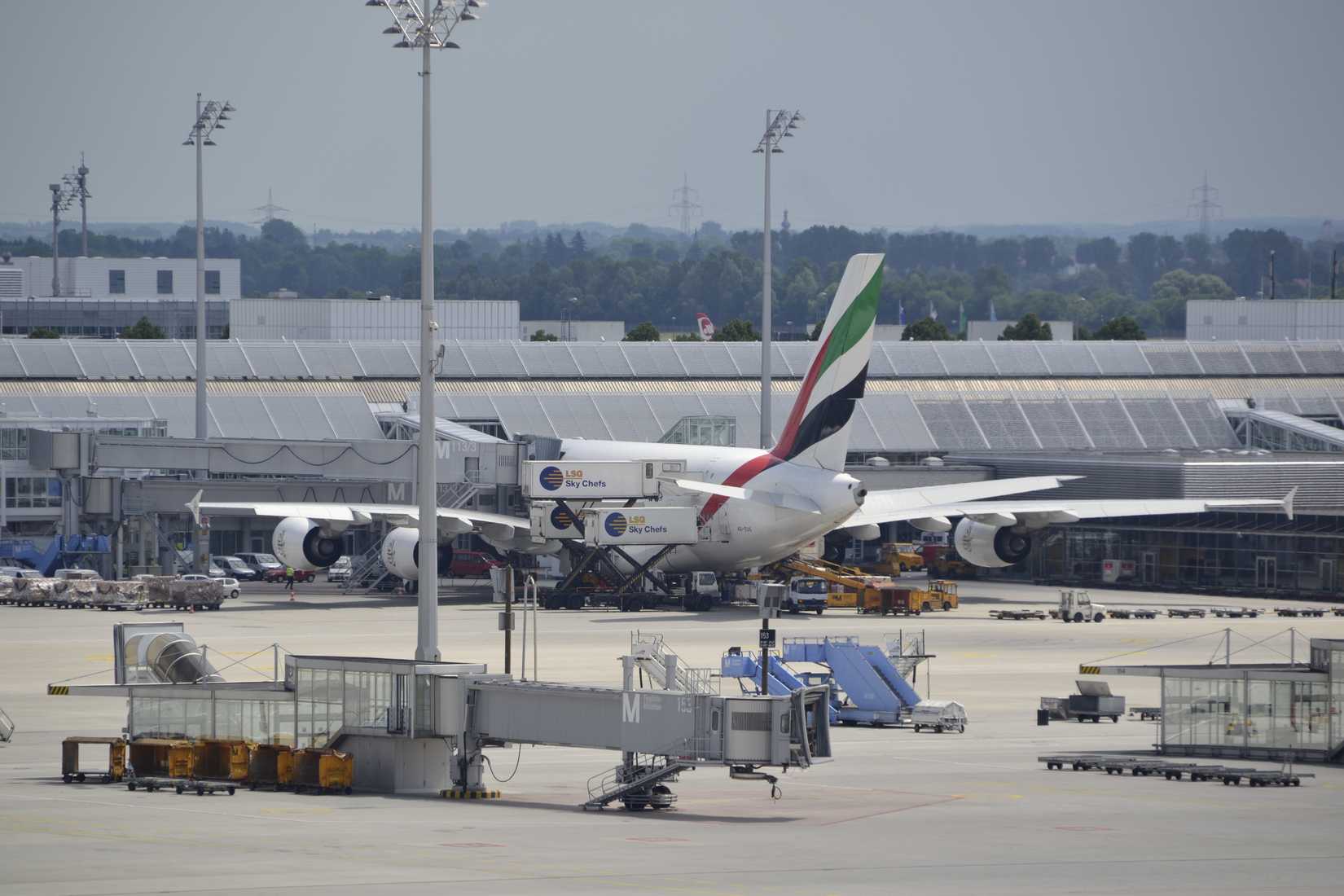 An_A380_at_Munich_airport,_2012