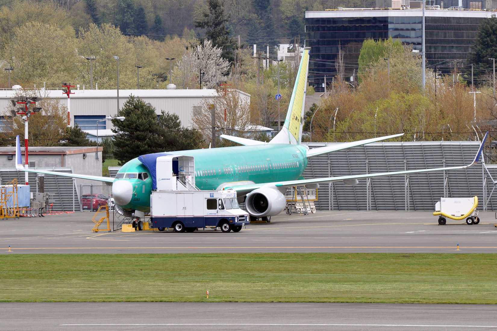 Boeing 737 Parked