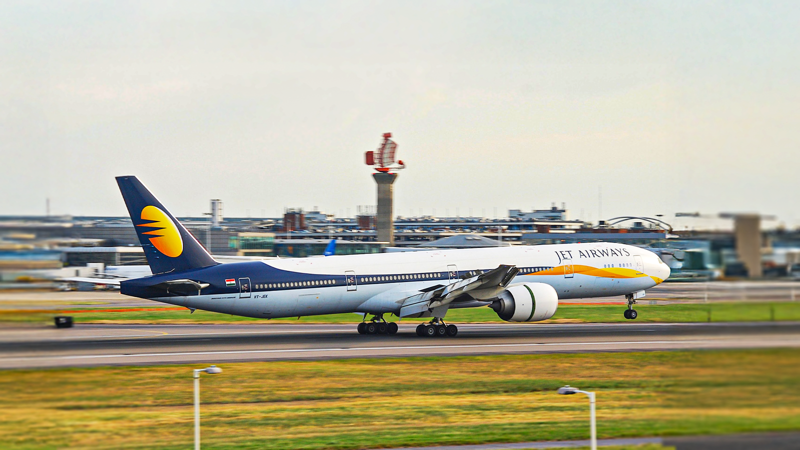 Photo: Simple Flying Flyable Boeing 777-300ER sold for $12.5 million after 7 years grounded