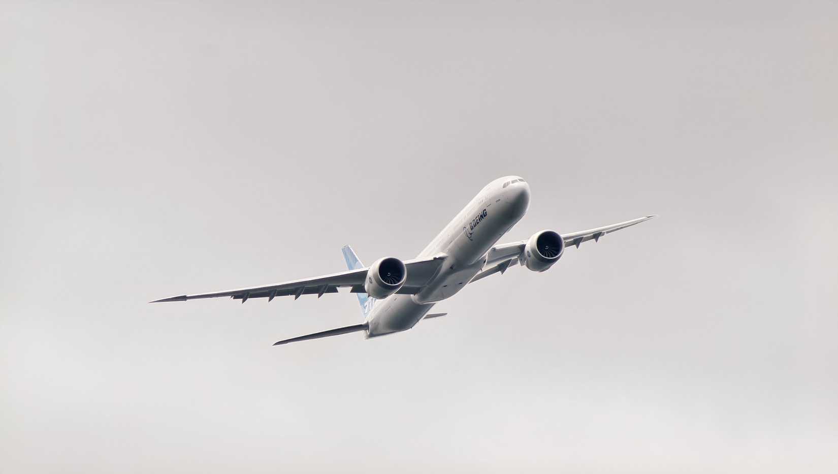 Boeing 777X In Flight