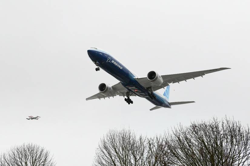 Boeing 777X Landing