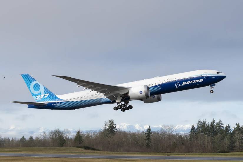 Boeing 777X Takeoff (1)