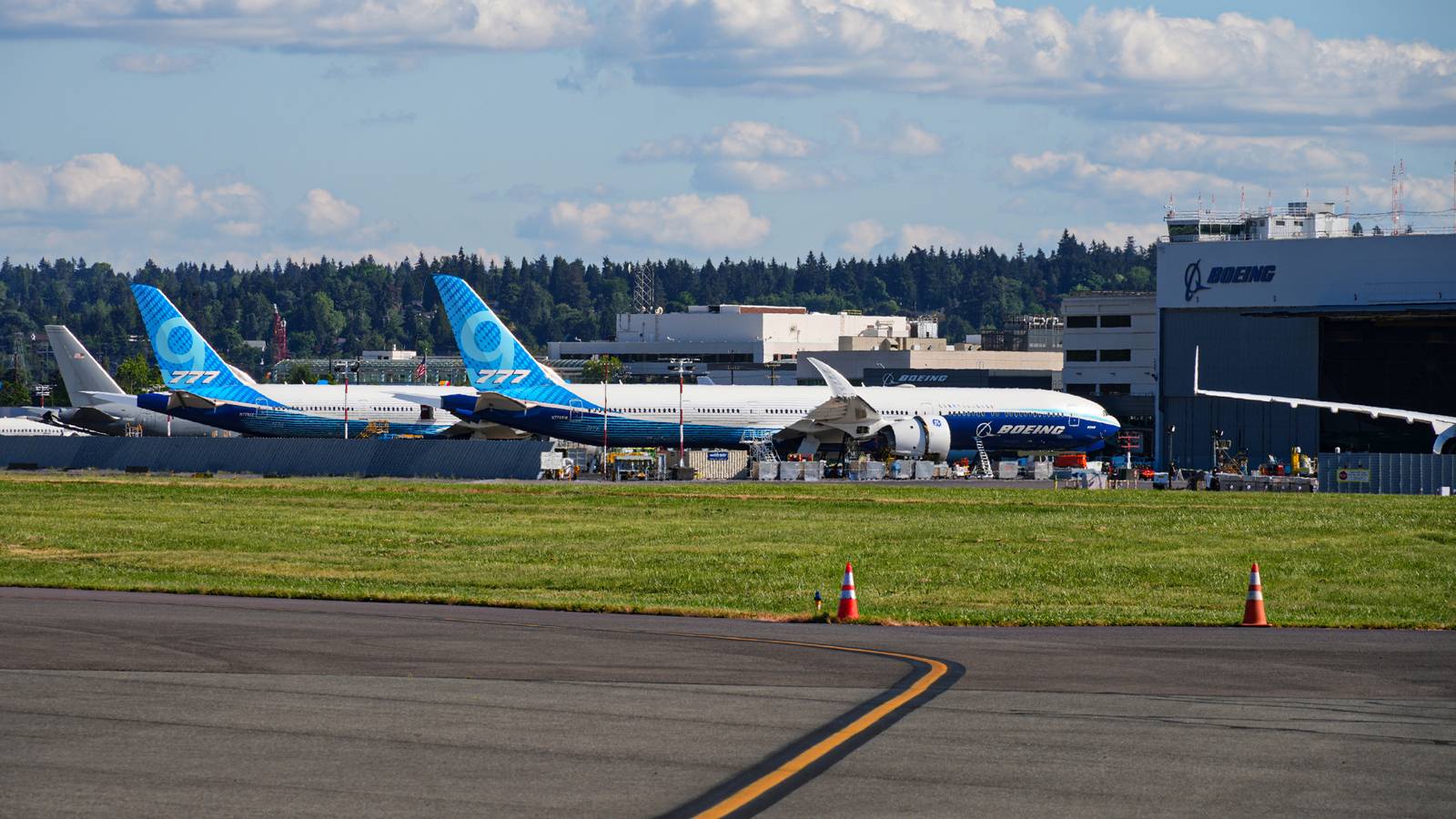 Boeing 777X: Saga de Atrasos e Custos Milionários Choca Indústria Aérea