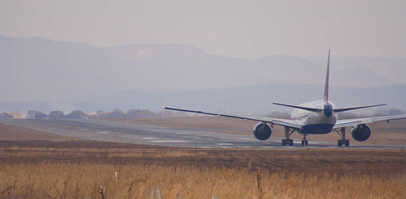 Boeing_777-200_ready_for_takeoff_(5566909954)