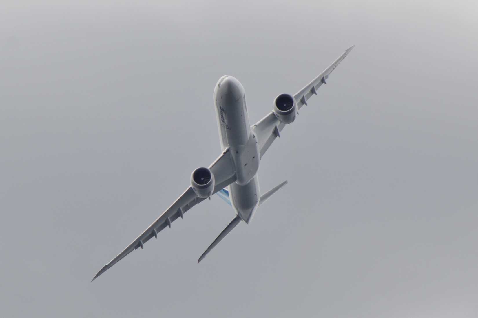 Boeing_777X_flyover_at_2025_Seafair_-_02