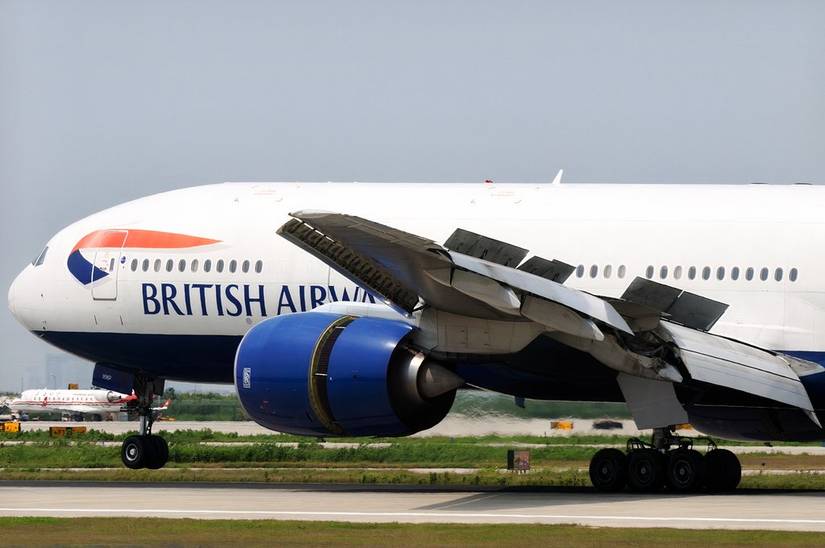 British Airways 777-200ER touching down