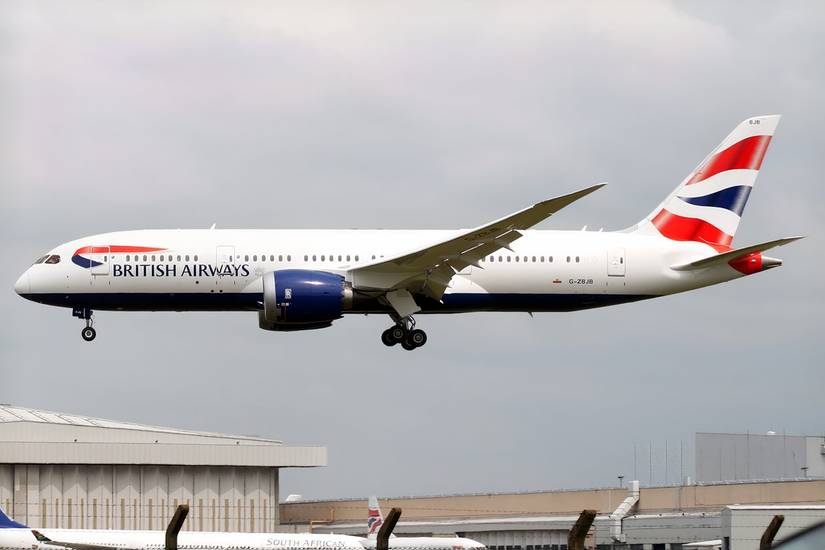 British Airways 787-8 on short final-2