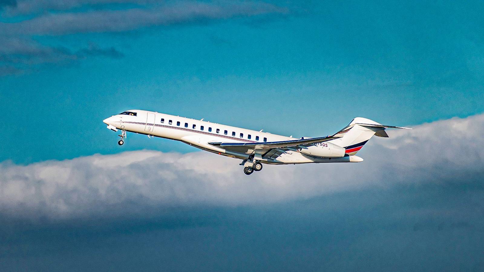 5 Reasons Private Jets Fly Higher Than Commercial Planes