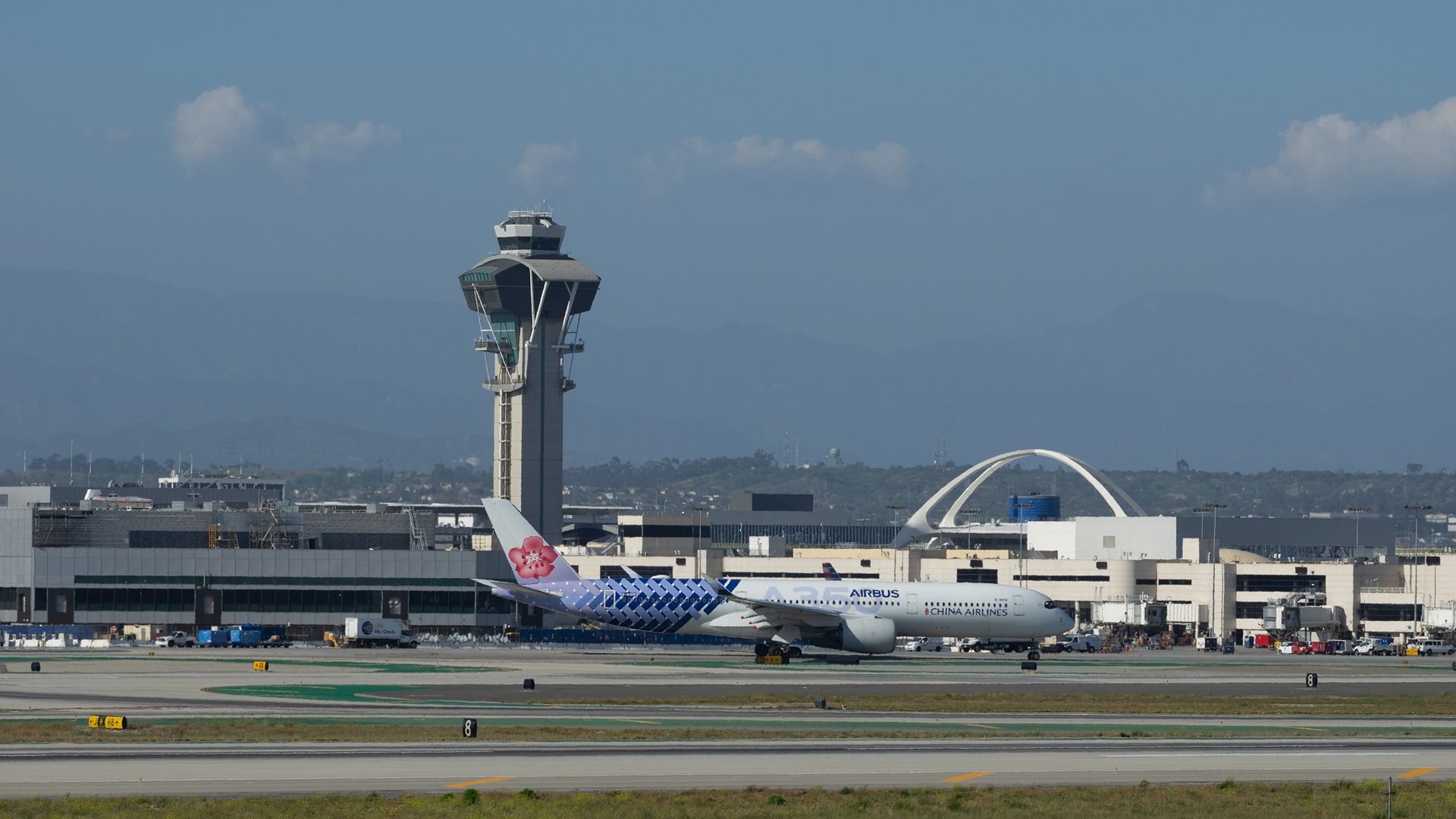 FAA To Introduce New AI System To Help Manage Air Traffic As Early As Monday