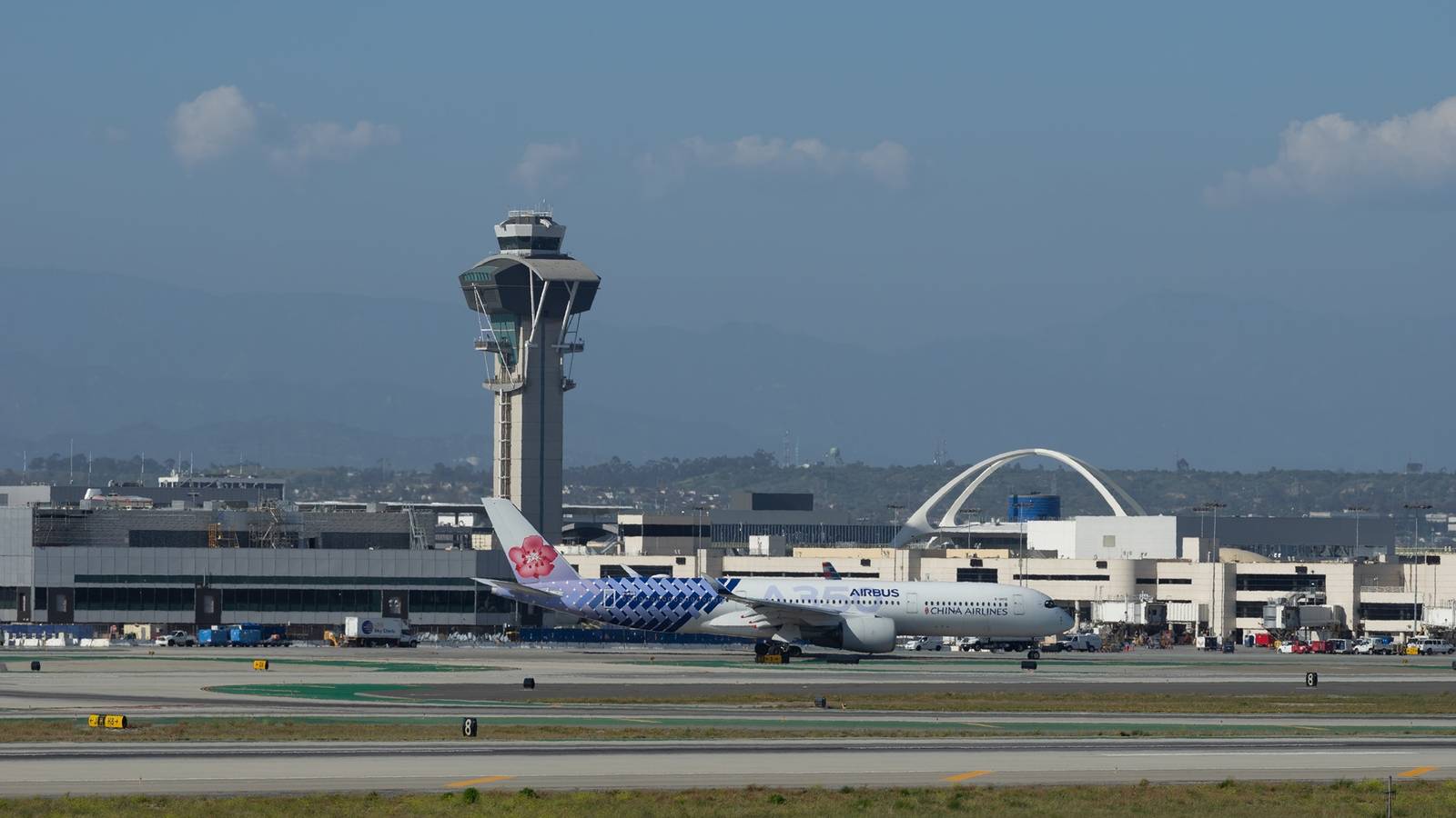 FAA Adota IA 'Smart' para Otimizar Controle Aéreo nos EUA a Partir de 2026