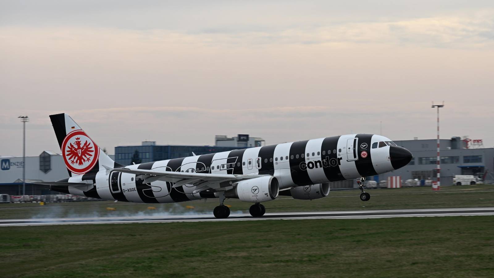 Condor A320 Misses Frankfurt Curfew By Seconds, Denied Landing At 875 Feet