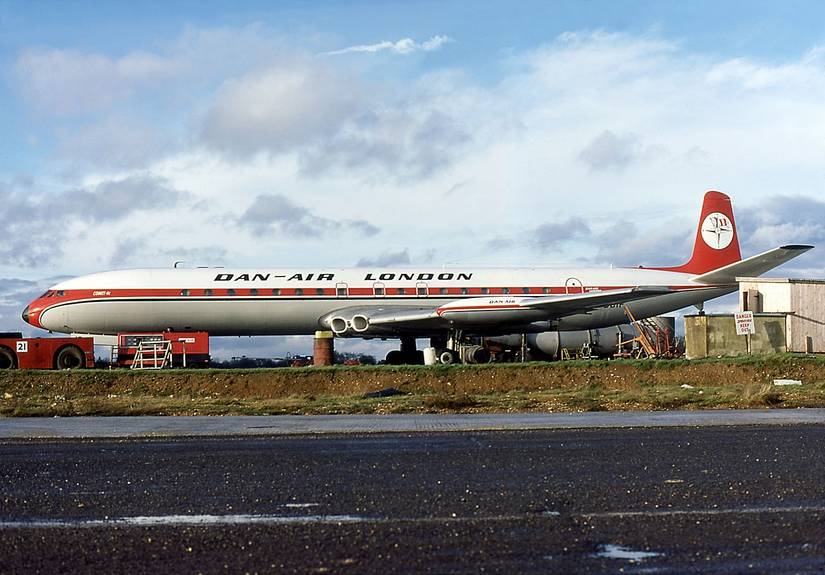 De_Havilland_DH-106_Comet_4C,_Dan-Air_London_AN0597249