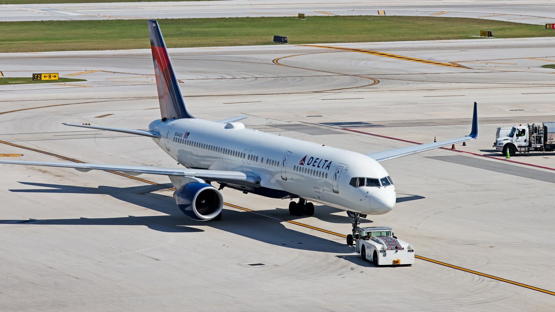 Delta Air Lines Boeing 757-200 on the apron