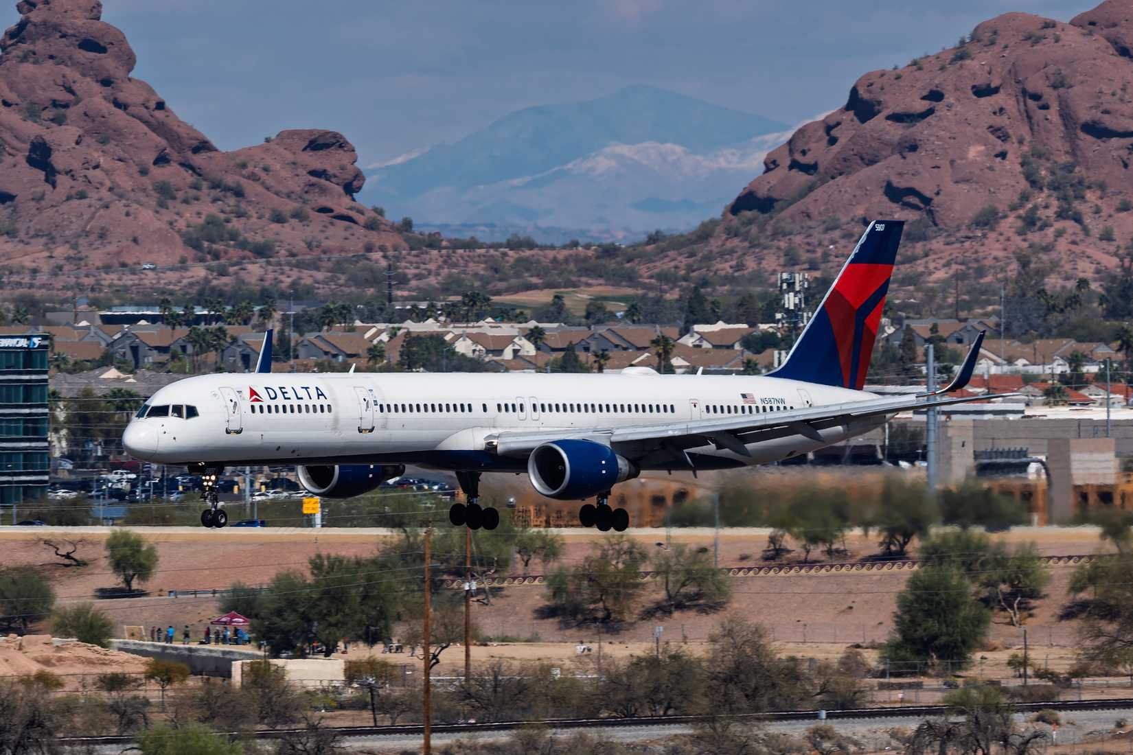 Delta Air Lines 757-300 at Phoenix Robin Guess