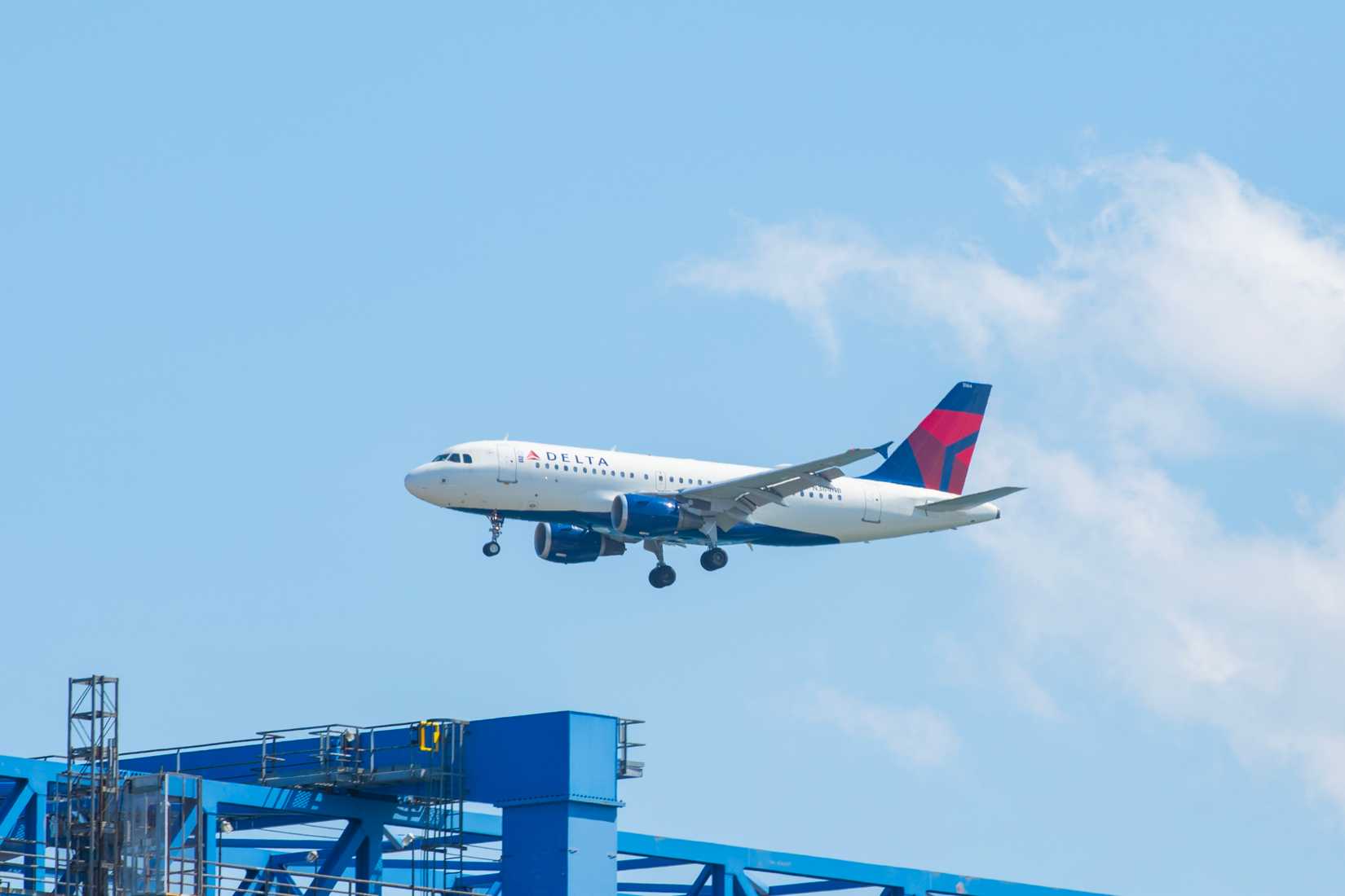 Delta Air Lines Airbus 319-100 N364NB landing