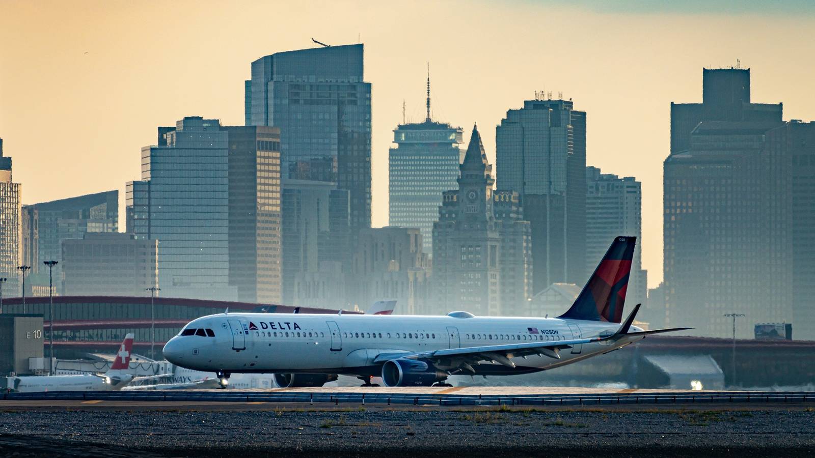 Escassez de Combustível em Boston: Voos Ameaçados, JetBlue Recorre ao 'Tankering'