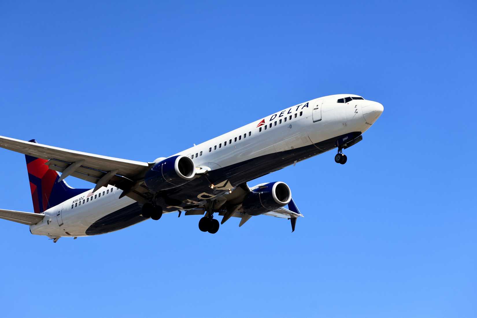 Delta Air Lines Boeing 737-900ER on approach