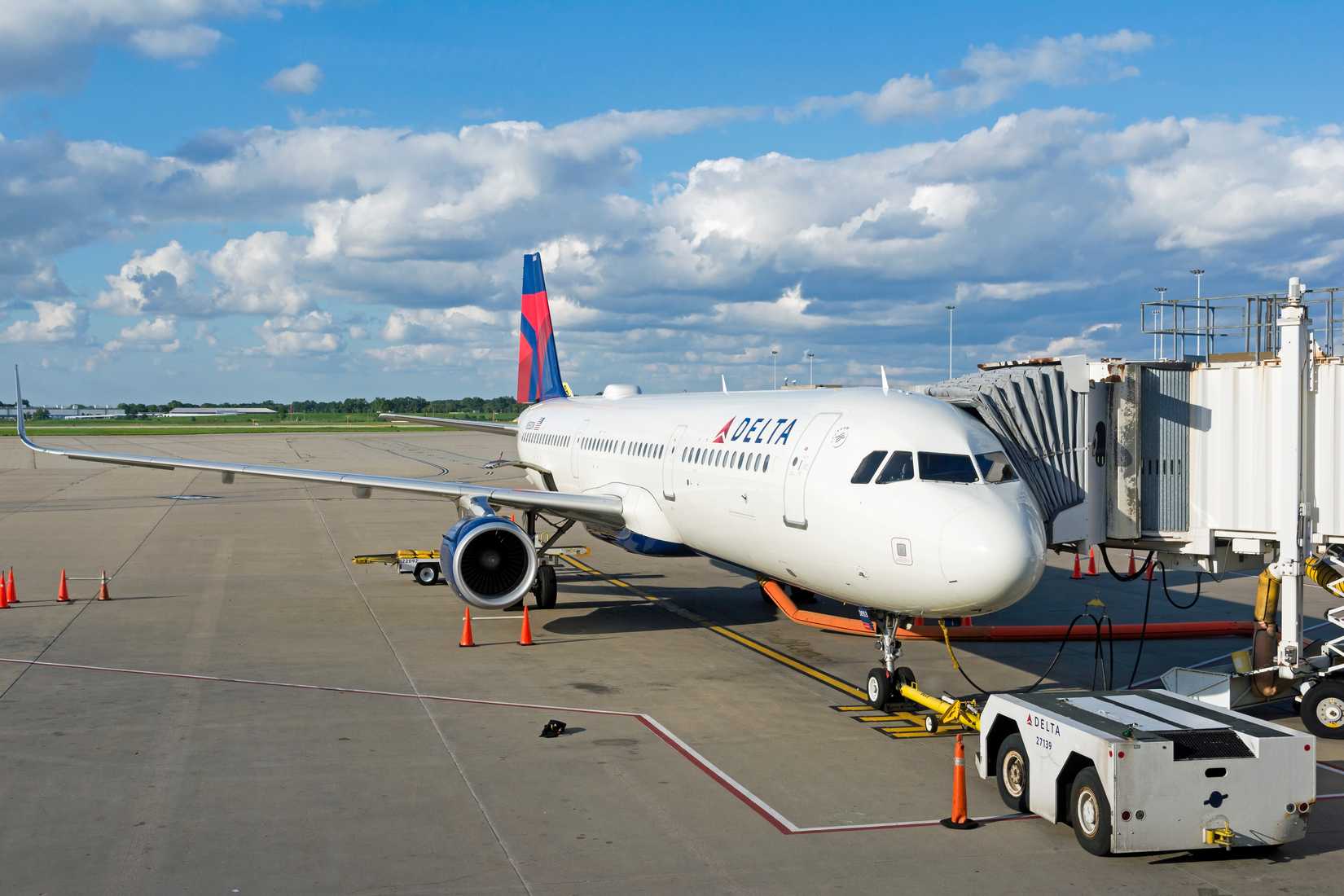 Delta Air Lines leaving Cleveland Ohio M_Makarov