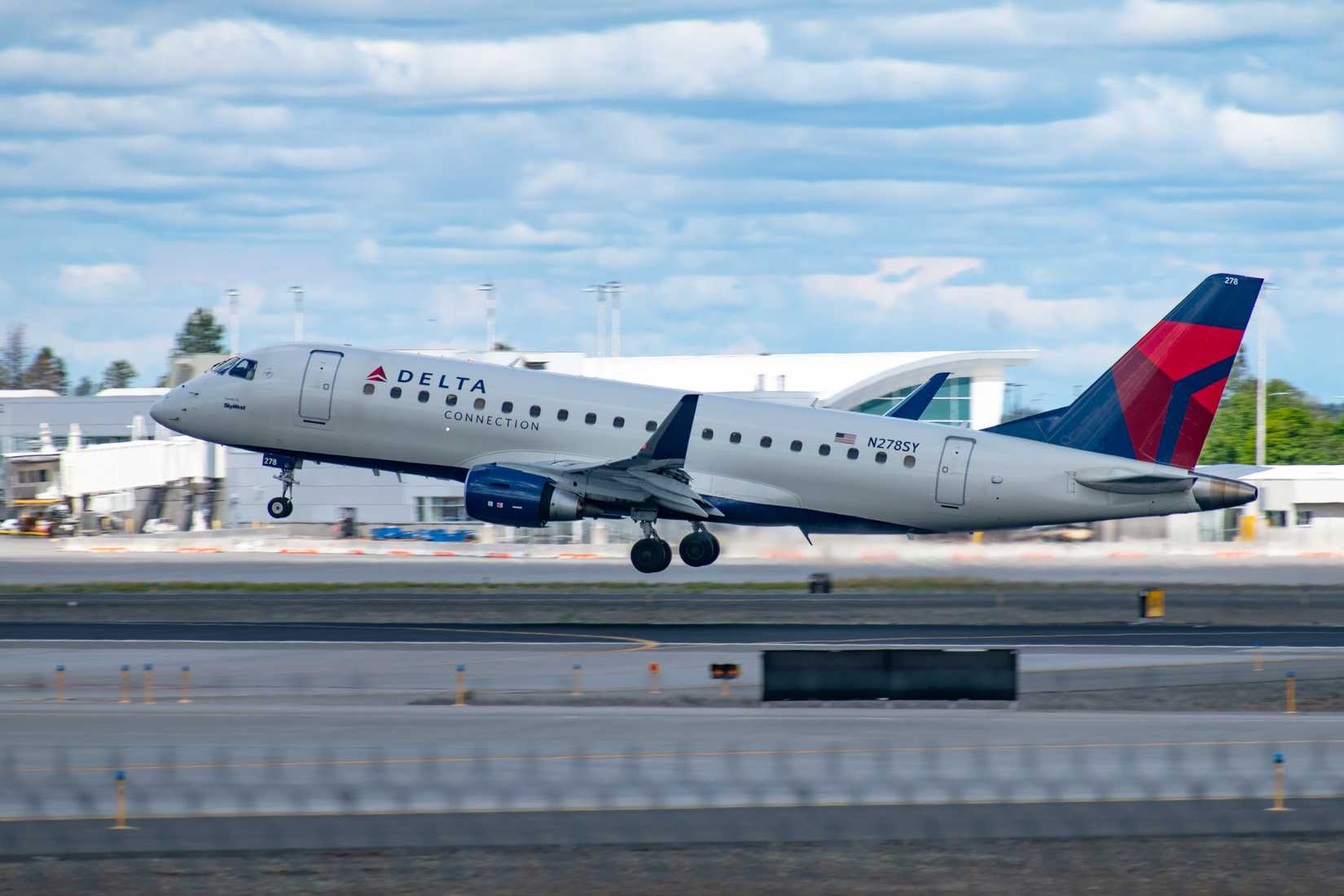 Delta Air Lines SkyWest E175 Jon Tetzlaff
